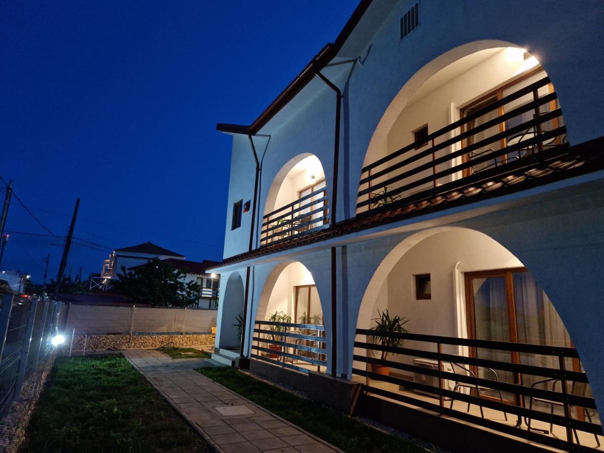 Hotel Yuka Vama Veche Esterno foto