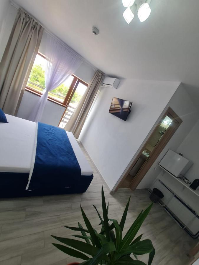 Hotel Yuka Vama Veche Esterno foto