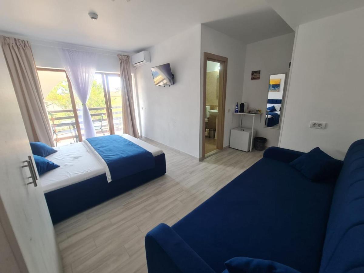 Hotel Yuka Vama Veche Esterno foto