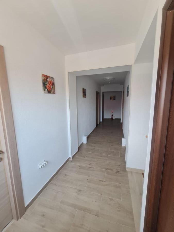 Hotel Yuka Vama Veche Esterno foto