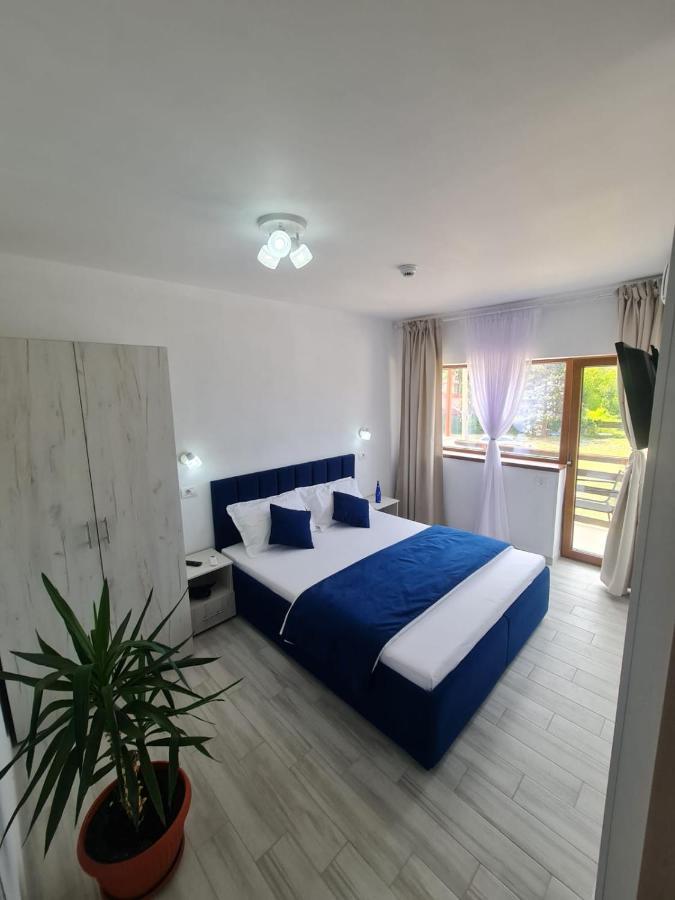 Hotel Yuka Vama Veche Esterno foto