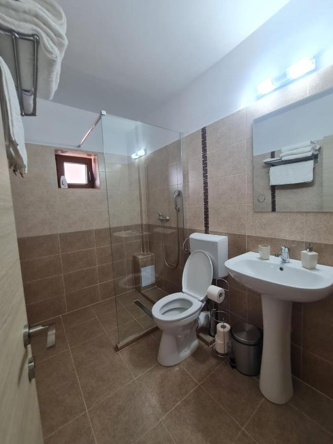 Hotel Yuka Vama Veche Esterno foto
