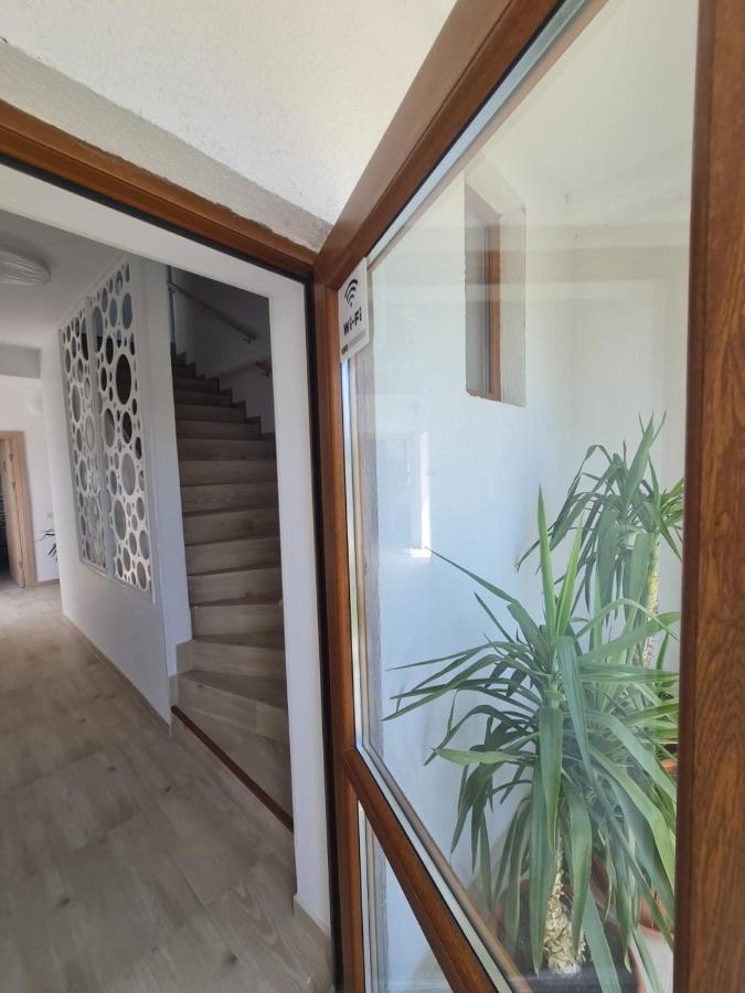 Hotel Yuka Vama Veche Esterno foto