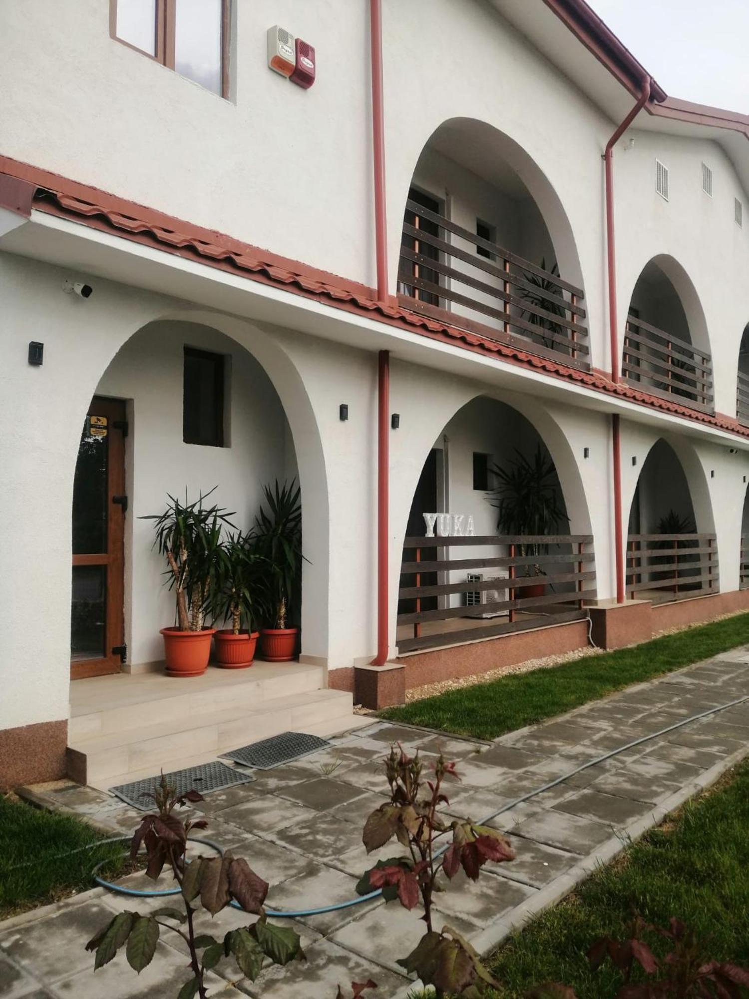Hotel Yuka Vama Veche Esterno foto