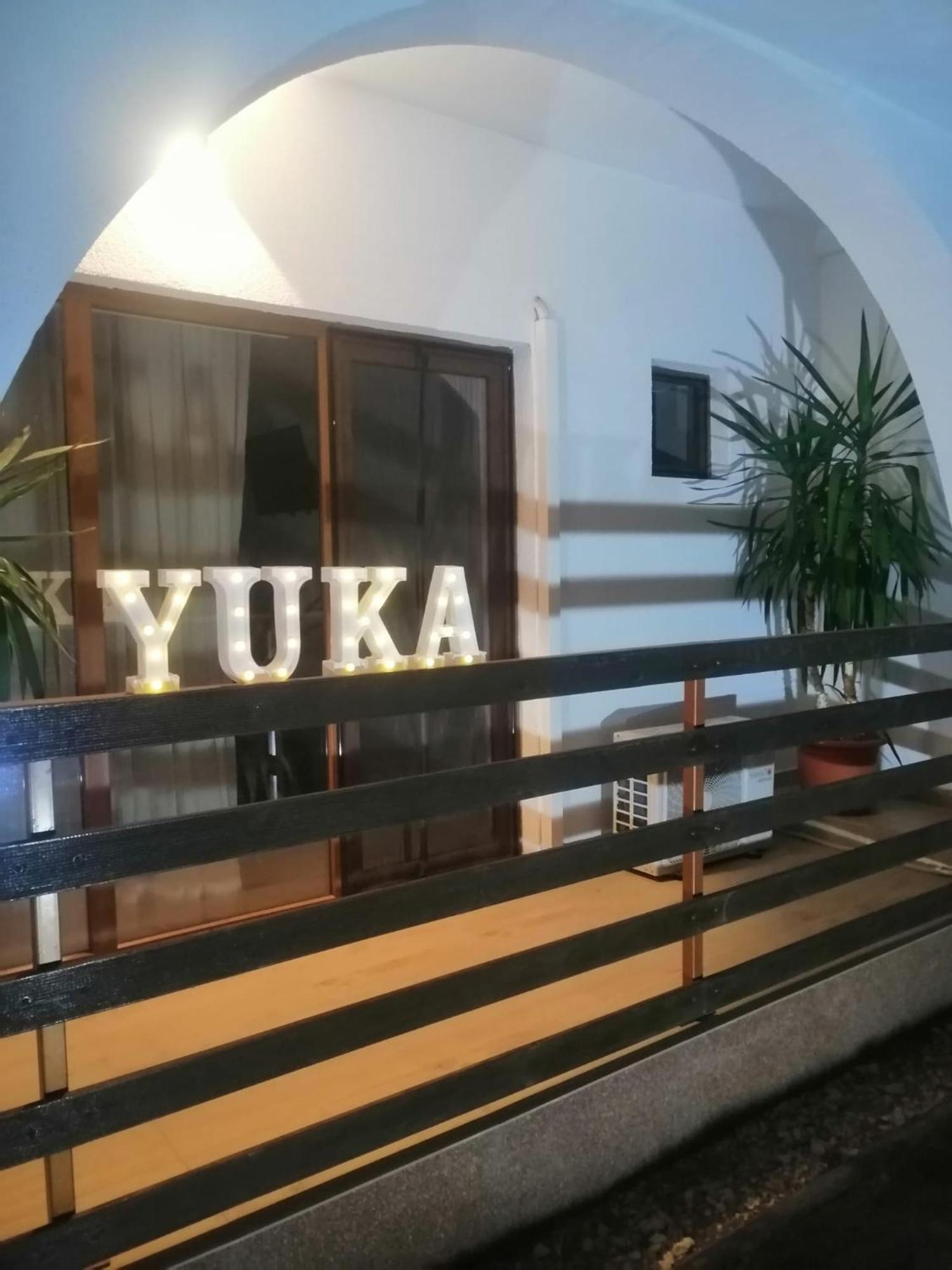 Hotel Yuka Vama Veche Esterno foto